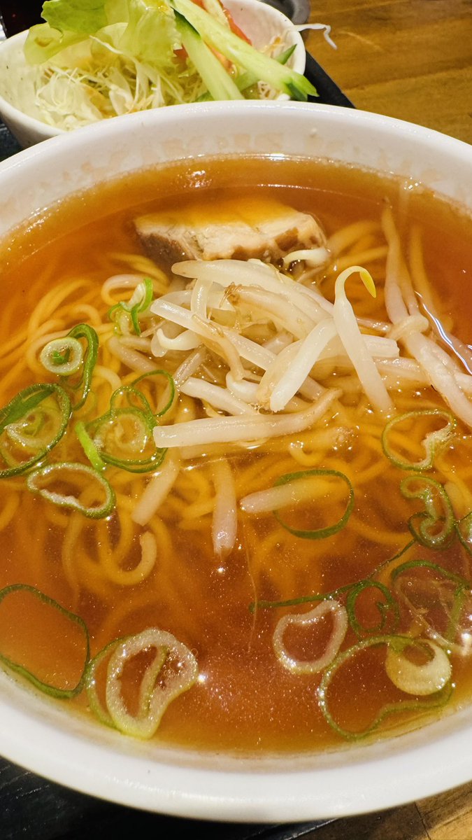 MSoshikatsu's tweet photo. 町中華らんち
焼飯
らーめん
シンプルでもまじ美味い😋 https://t.co/2nlPzpFcZ1