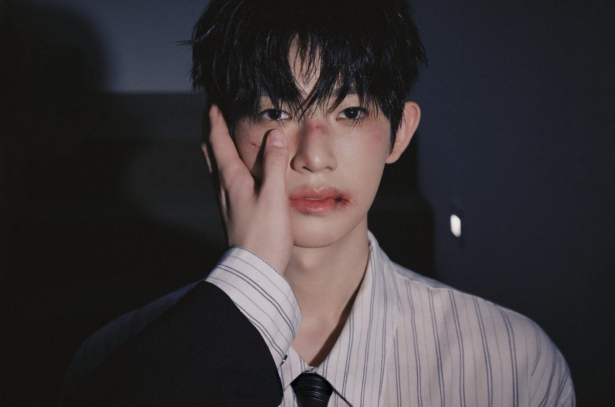 2_star__'s tweet photo. 이거 너무 도망수...
도망나갔던 첫 날 바로 행적 파악하고 어디서 뭘하는지 다 보고 받고 있었는데 바로 찾아가지 않아. 채하는 알량한 희망이라는 감정 느끼고 그 희망이 안도감으로 변하고 이제 좀 웃기 시작할 때 태선이 나타날 거야. https://t.co/dlGTsGbp1Z