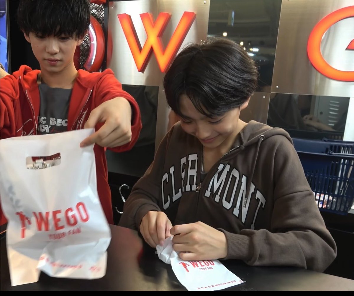 shock_spy2's tweet photo. こども店員👕
#成田粋 https://t.co/UEKVe81wwa