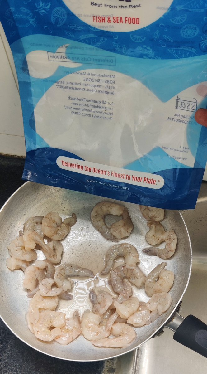 ravitejak07's tweet photo. Don't fall trap of @SwiggyCares #instamart product description.

Description says 80 to 100 small pieces but in reality received only 28.

This is how cheat customers? https://t.co/mNYpgTu14V