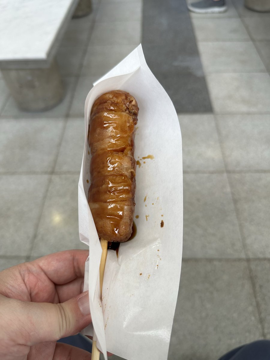 kzyas01's tweet photo. この赤いクラッフェンすごくいい。
カングールぽいのはガレキであったのかな。
あんもさんのフィギュアも今回買いました。 https://t.co/wRuPChQ6SG