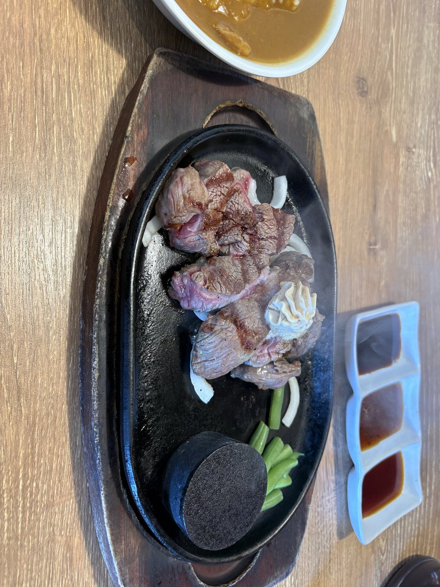 sha_melu's tweet photo. 土日の昼は

ヒレカツと
リブステーキ

肉肉肉🥩 https://t.co/4fvX8eTlO6