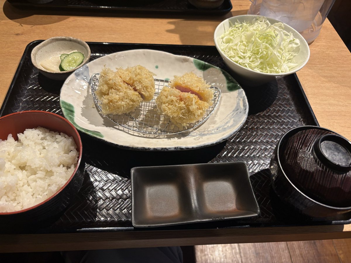 sha_melu's tweet photo. 土日の昼は

ヒレカツと
リブステーキ

肉肉肉🥩 https://t.co/4fvX8eTlO6