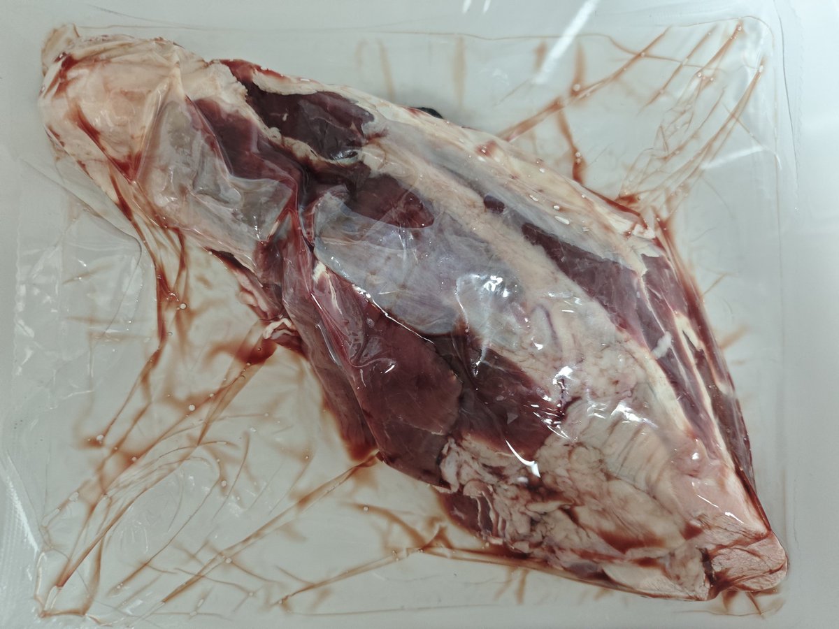 wuningning62's tweet photo. 好新鲜的牛肉，今天我要做卤牛肉，希望能够好吃 https://t.co/nbrIVbsLVm