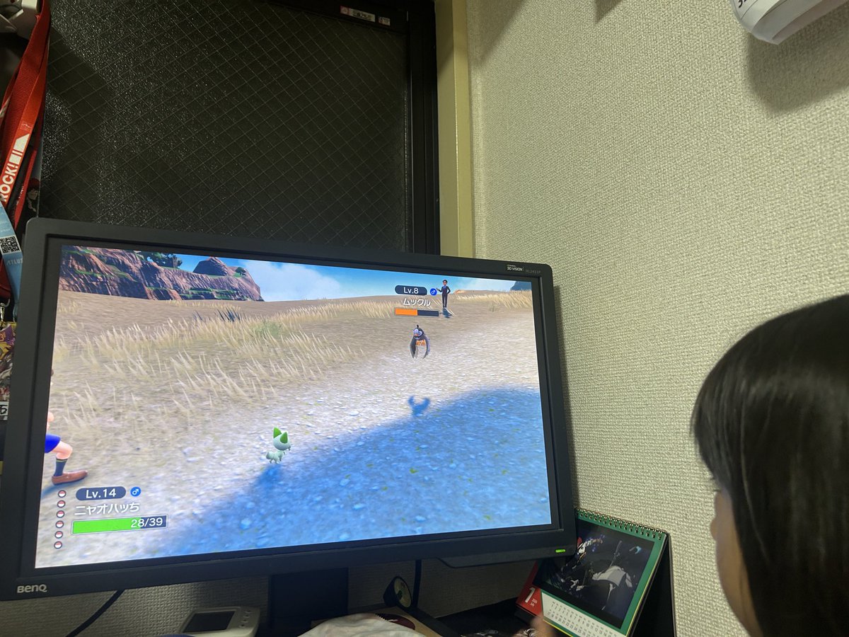 den_nou_sub's tweet photo. 長女が7歳になりました。
そろそろRPGをやらせてみてもいいかなと思い、ポケモンバイオレットを与えました。
ポケモンに詳しくないので、こどもに教えるためにこの歳になって今更ポケモンの名前と属性相性を暗記しています😇 https://t.co/5Z9IU1ZL17