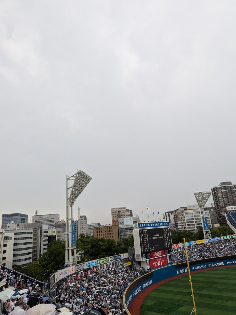 lovre0625's tweet photo. 右と左でかなり天気が違う https://t.co/TG1Ym7SOLL