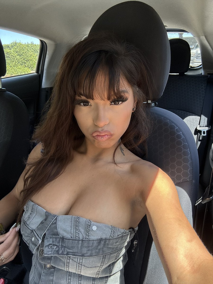 Karlablairrr tweet media