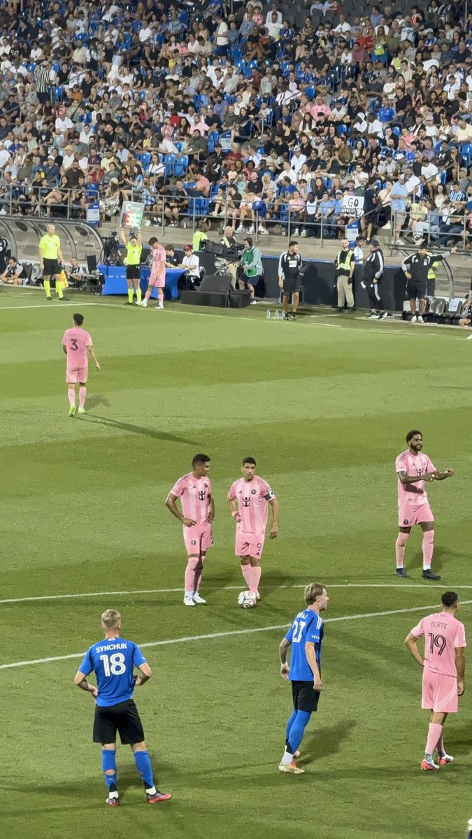 totlfcb's tweet photo. @ActuFoot_ C’était beau de le voir aux côtés de Suarez. 10 ans après ❤️ https://t.co/Sr9vNE6yjl