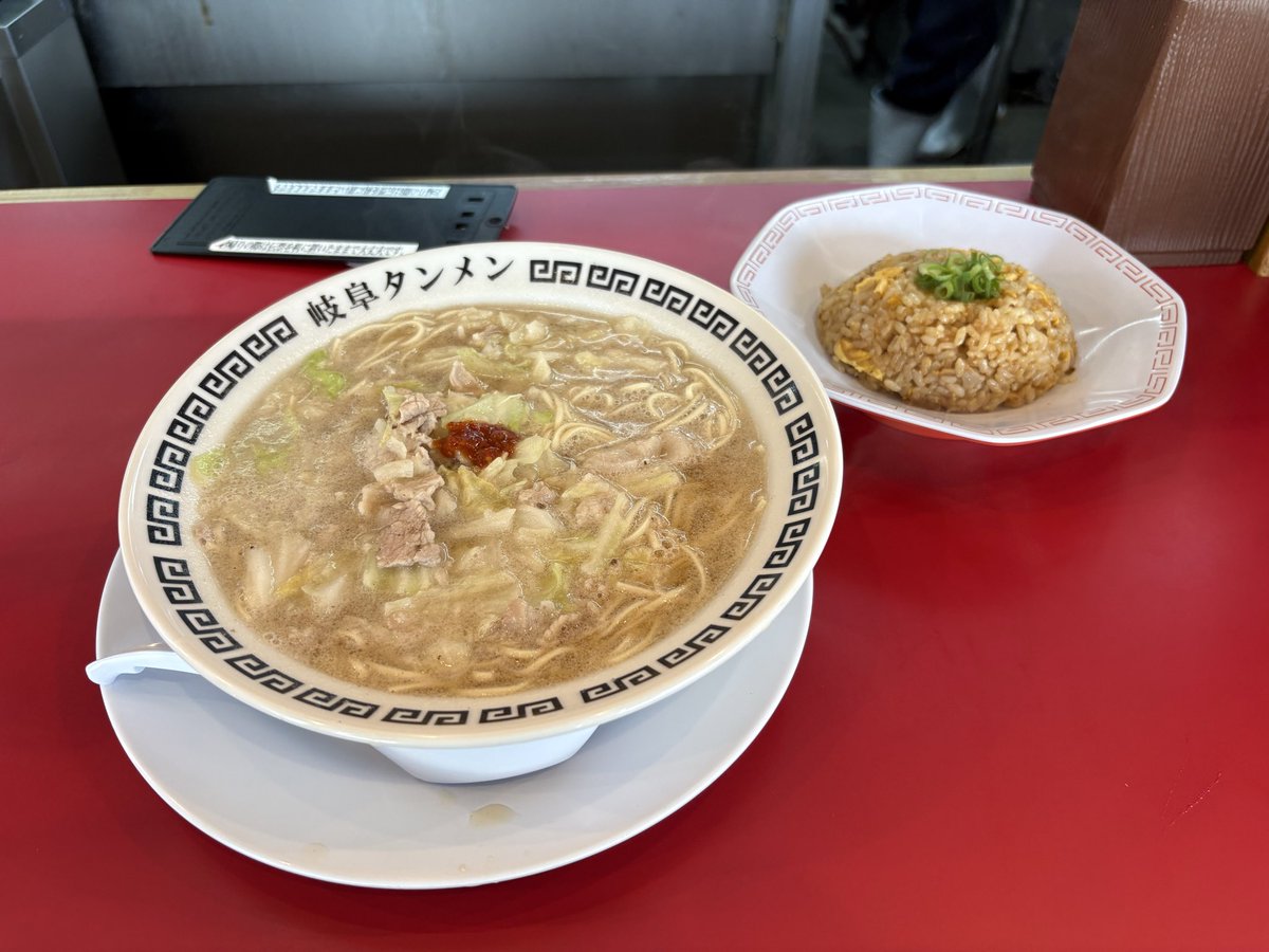 charayuki_s's tweet photo. 岐阜にきたので https://t.co/by3hGjn3WK