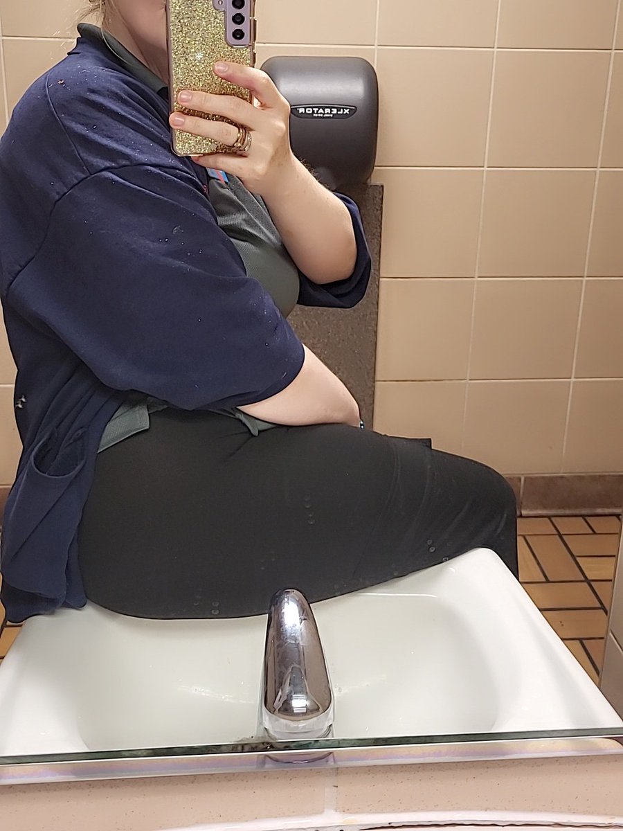 moon_princess25's tweet photo. Curves that dare to be covered in your cream 😋  #submission #submissive #greeneyes #contentcreator #BDSM #bdsm #kink #ddlg #OF #model #mommymilker #mommymilkers #creamonme https://t.co/IjvzFYBDD5