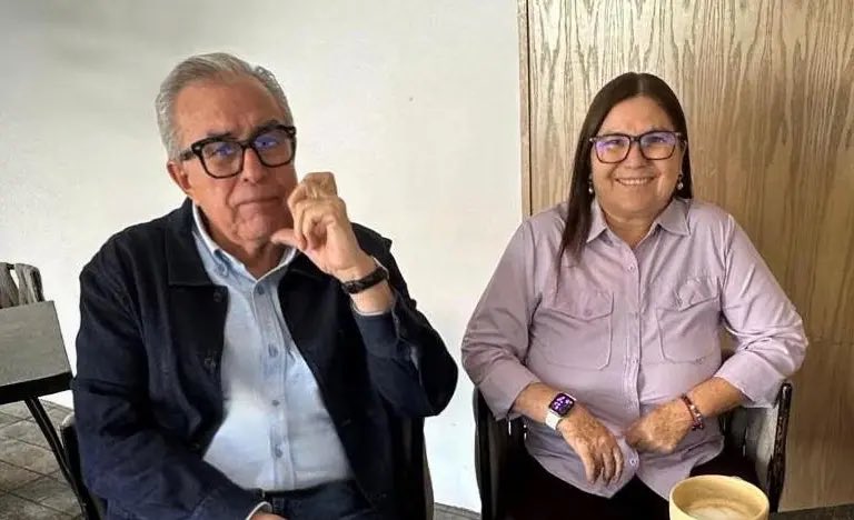 JJDiazMachuca's tweet photo. La @Presidencia_INE está ciega y sorda.

Un ciudadano los señala de “narco morenos” y denuncia a la morenista, amiga de Rocha Moya, @imeldacastromx por actos anticipados de campaña en todo Sinaloa. https://t.co/H0eTxW2lwE