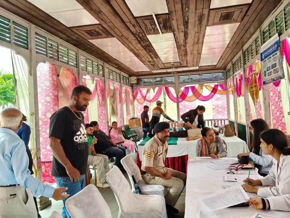 nksharma29's tweet photo. Selfless Service to Humanity – Shimla, (HP), India 
@SoniaSharm2106
 #DonateBloodSaveLives #SankalpSeva  #BloodDonation #BloodDonationCamp #BloodDonorNK #BloodDonorNareshSharma #HimachalPradeshBloodDonor #ThalassemiaAwareness #IndianBloodDonor #Highlight https://t.co/rxjLPC7BMT