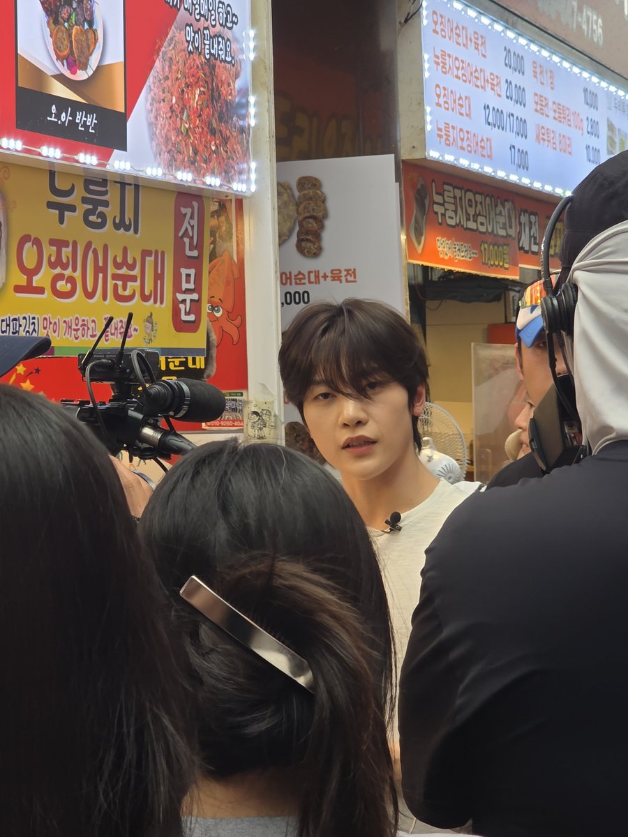 love_woong98's tweet photo. 강릉여행중 강릉중앙시장에서 매튜봄😳
어디서 많이 본 옆모습이다 했어🤭  #석매튜 https://t.co/aLaRYyiruY