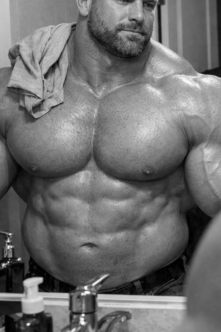 mancmanninman's tweet photo. What a chest! #muscle https://t.co/haRGDdvRyk