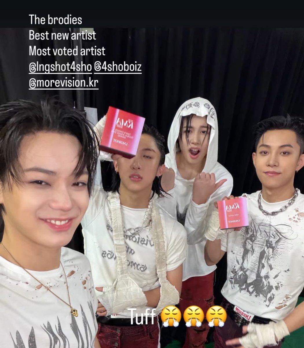 49hhy's tweet photo. jay calling it the most voted artist award 😭😭😭 https://t.co/veGiM5ORH6