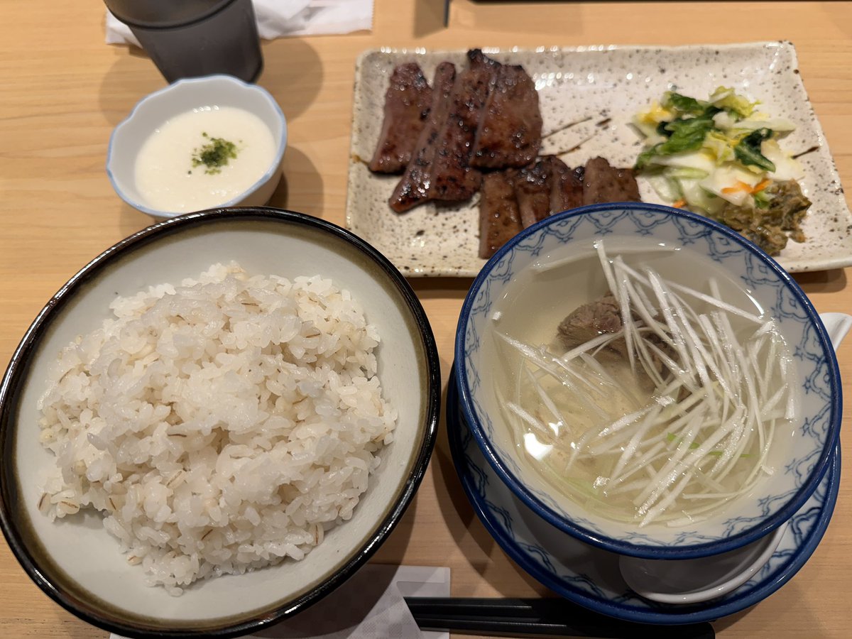 chukixyan's tweet photo. 仙台来たら牛たんは食べるよ🙏 https://t.co/0sA73BYeMl