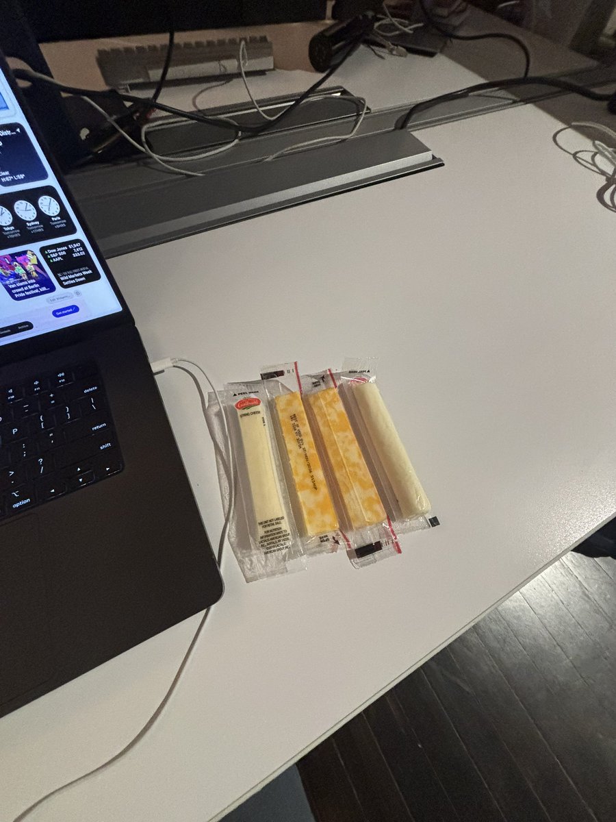 AlexisonPan's tweet photo. I love cheese https://t.co/NC6mgdkdUw