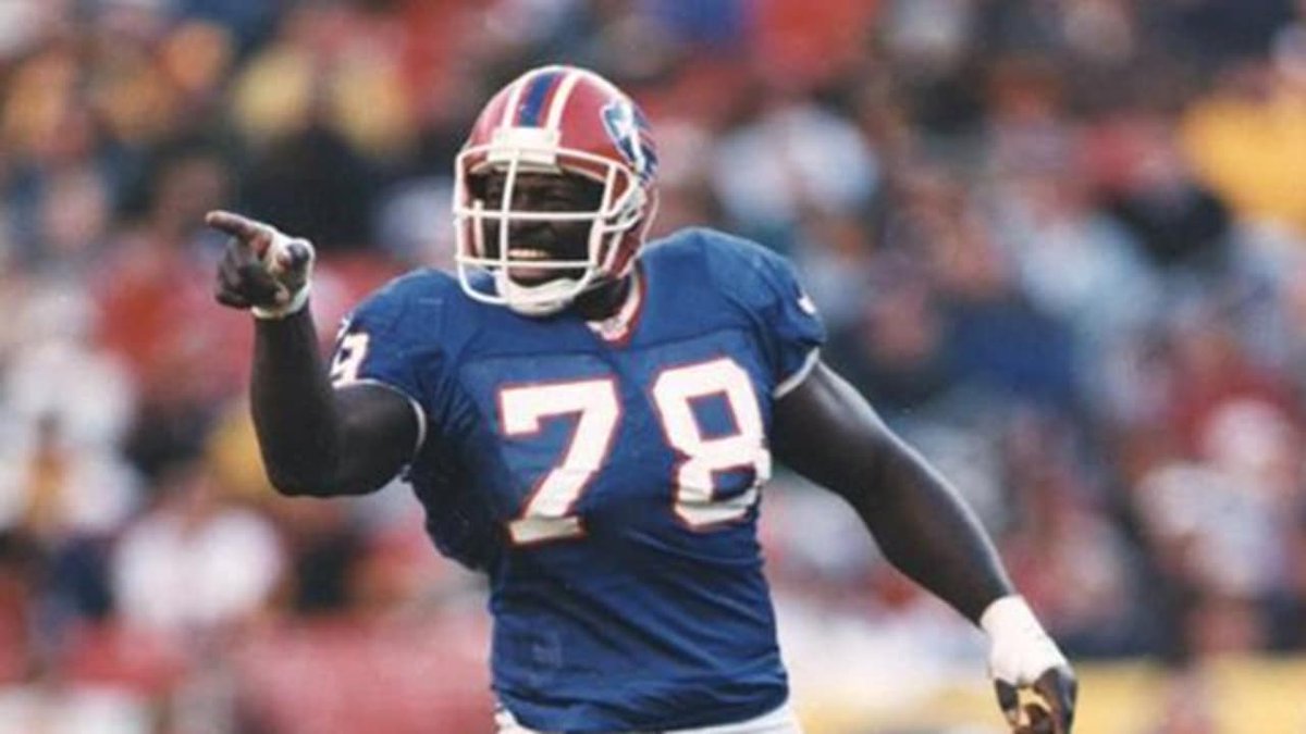NFL_Stats's tweet photo. Most career sacks:

Bruce Smith - 200.0
Reggie White - 198.0
Kevin Greene - 160.0
Julius Peppers - 159.5
Chris Doleman - 150.5
Michael Strahan - 141.5
Jason Taylor - 139.5
Terrell Suggs - 139.0
Von Miller - 138.5
DeMarcus Ware - 138.5
Richard Dent - 137.5
John Randle - 137.5
Jared Allen - 136.0
John Abraham - 133.5
Leslie O'Neal - 132.5
Lawrence Taylor - 132.5