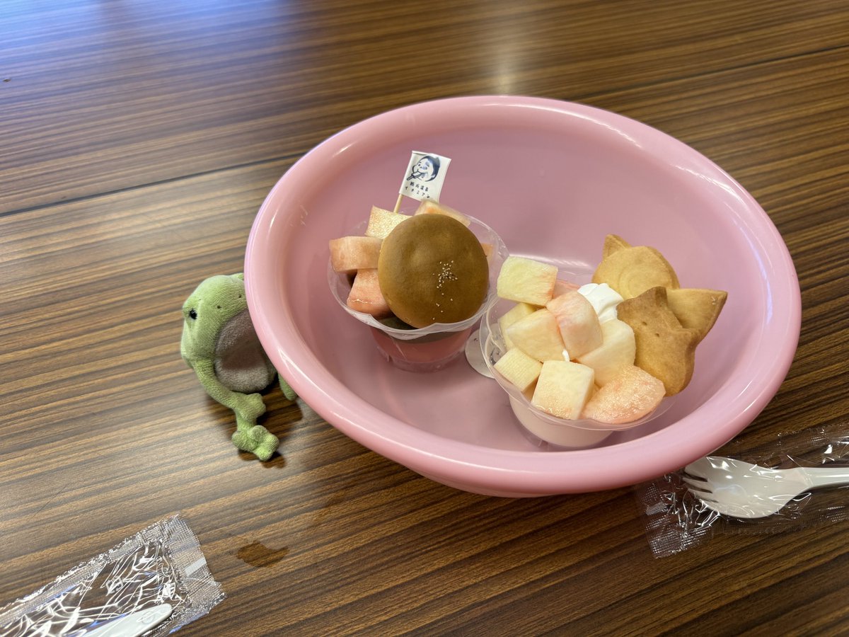 shikemen's tweet photo. 飯坂温泉でやっていた日本一の桃まつり、からの福島駅前マーケットであかつきをget！ https://t.co/GpPfTws9KK