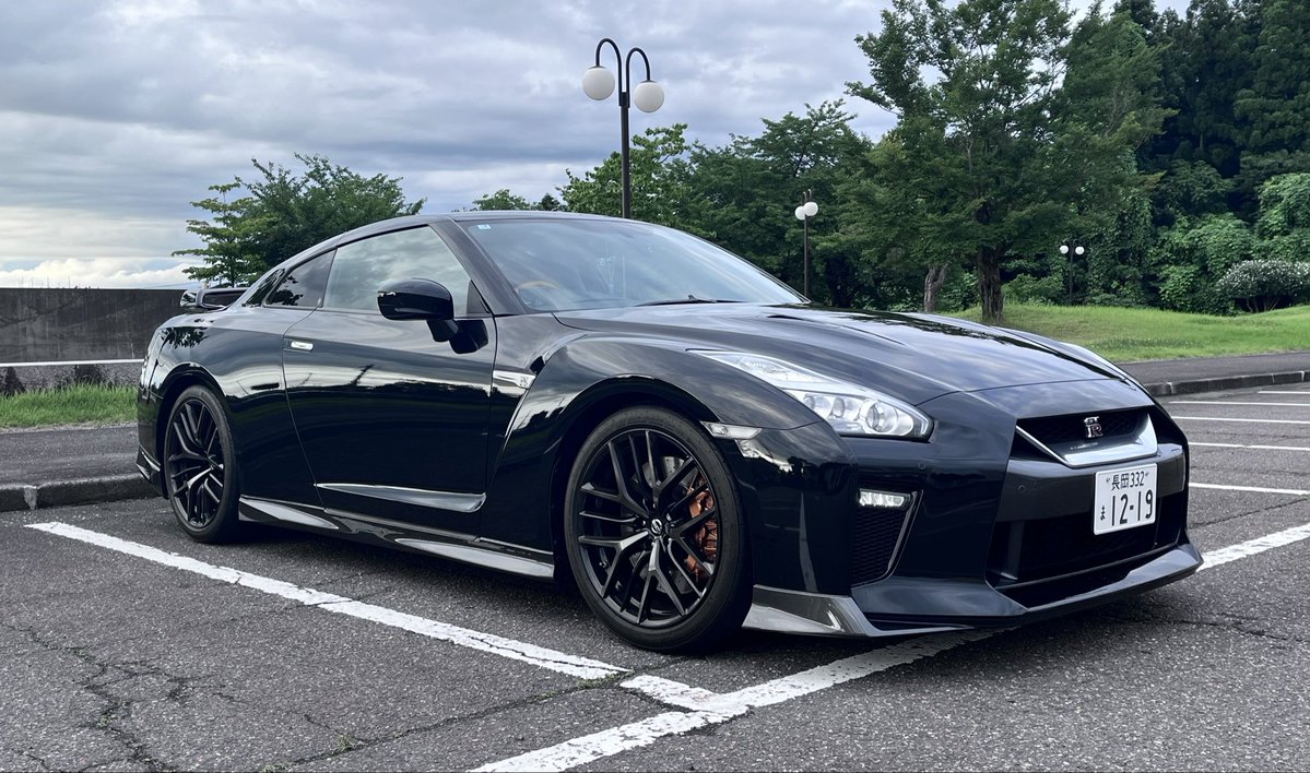 Rs_GTR35's tweet photo. 洗車して水分飛ばすためひとっ走り。

ホイール交換しようと思ったけど、純正ですらカッコいい🙄 https://t.co/hS0q2Q8uBN