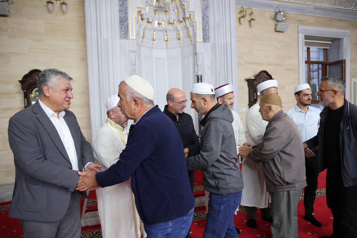 a_pekyatirmaci's tweet photo. Sabahın huzurunu hemşehrilerimizle birlikte yaşadık.

Konya İl Müftülüğümüz, Türkiye Gençlik Vakfı (TÜGVA) Konya İl Temsilciliği ve ÖNDER Konya İmam Hatipliler Derneği tarafından düzenlenen “Ailecek Sabah Namazında Buluşuyoruz” programında ailelerimizle birlikte saf tuttuk, birlik ve beraberliğimizi dualarla pekiştirdik.

Bu güzel buluşmaya katkı sunan tüm kurumlarımıza ve kıymetli hemşehrilerimize teşekkür ediyorum. Rabbim birlik ve beraberliğimizi daim eylesin. 

| @TugvaKonya @KonyaOnder @KonyaMuftulugu 

📌 Selçuklu Merkez Camii