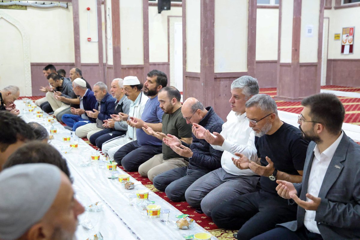 a_pekyatirmaci's tweet photo. Sabahın huzurunu hemşehrilerimizle birlikte yaşadık.

Konya İl Müftülüğümüz, Türkiye Gençlik Vakfı (TÜGVA) Konya İl Temsilciliği ve ÖNDER Konya İmam Hatipliler Derneği tarafından düzenlenen “Ailecek Sabah Namazında Buluşuyoruz” programında ailelerimizle birlikte saf tuttuk, birlik ve beraberliğimizi dualarla pekiştirdik.

Bu güzel buluşmaya katkı sunan tüm kurumlarımıza ve kıymetli hemşehrilerimize teşekkür ediyorum. Rabbim birlik ve beraberliğimizi daim eylesin. 

| @TugvaKonya @KonyaOnder @KonyaMuftulugu 

📌 Selçuklu Merkez Camii