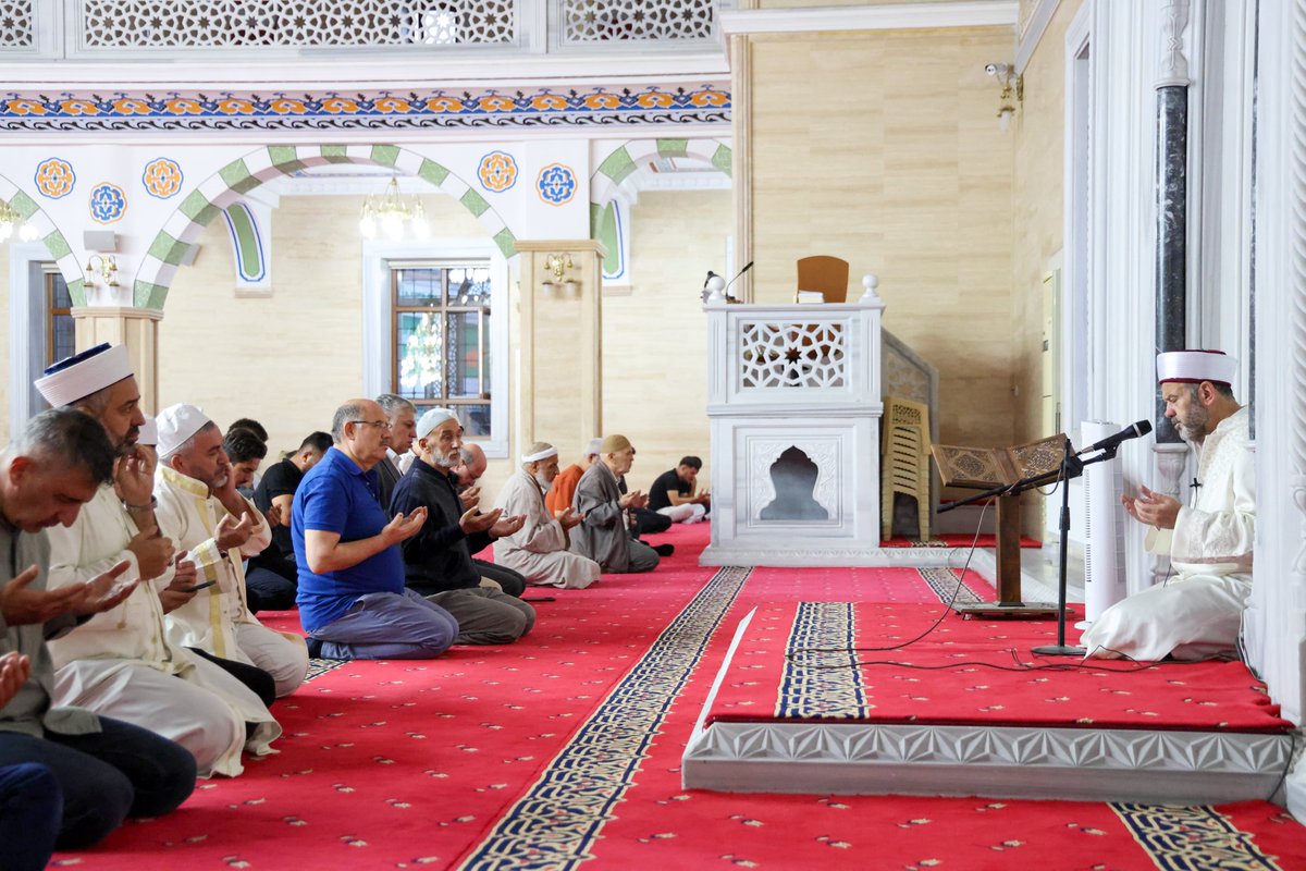 a_pekyatirmaci's tweet photo. Sabahın huzurunu hemşehrilerimizle birlikte yaşadık.

Konya İl Müftülüğümüz, Türkiye Gençlik Vakfı (TÜGVA) Konya İl Temsilciliği ve ÖNDER Konya İmam Hatipliler Derneği tarafından düzenlenen “Ailecek Sabah Namazında Buluşuyoruz” programında ailelerimizle birlikte saf tuttuk, birlik ve beraberliğimizi dualarla pekiştirdik.

Bu güzel buluşmaya katkı sunan tüm kurumlarımıza ve kıymetli hemşehrilerimize teşekkür ediyorum. Rabbim birlik ve beraberliğimizi daim eylesin. 

| @TugvaKonya @KonyaOnder @KonyaMuftulugu 

📌 Selçuklu Merkez Camii