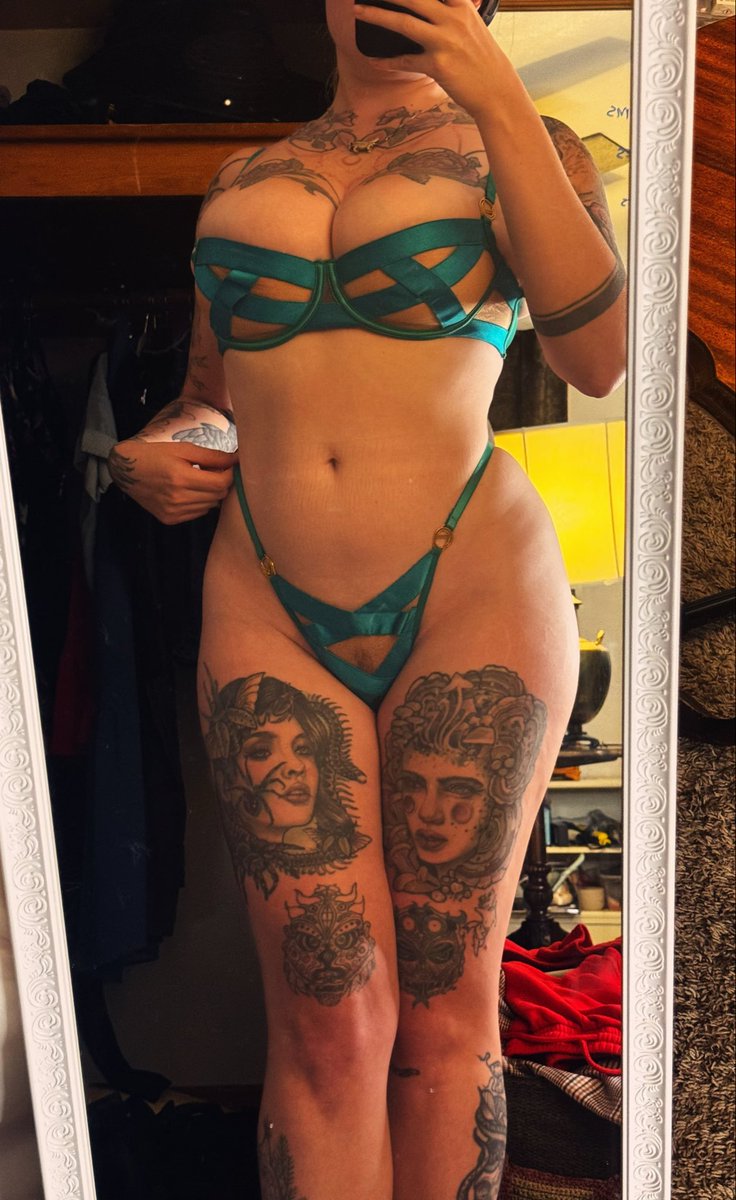 Candid_Wonder's tweet photo. I think green is my color #lingerie #TattooedBeauty #natural #thicc https://t.co/SJ5hTYEX7L