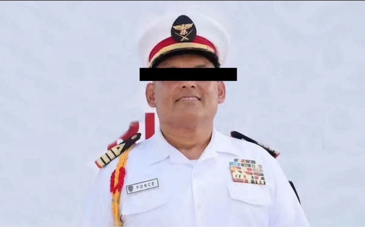 LuisCardenasMx's tweet photo. 🚨 #ÚLTIMAHORA | Detienen a Jorge Luis “N”, director de la academia militarizada Marina Doenitz, por el feminicidio de Dafne

Jorge Luis “N” fue detenido por agentes de la Policía Ministerial de Investigación este sábado 25 de julio, a las 21:12 horas, en el fraccionamiento Los Encinos, en Altamira, de acuerdo con el Registro Nacional de Detenciones.

Con esta captura, suman dos personas detenidas por el caso. Días antes fue aprehendida una instructora auxiliar de 18 años, señalada por su presunta participación en los hechos.

Información @lajornadaonline