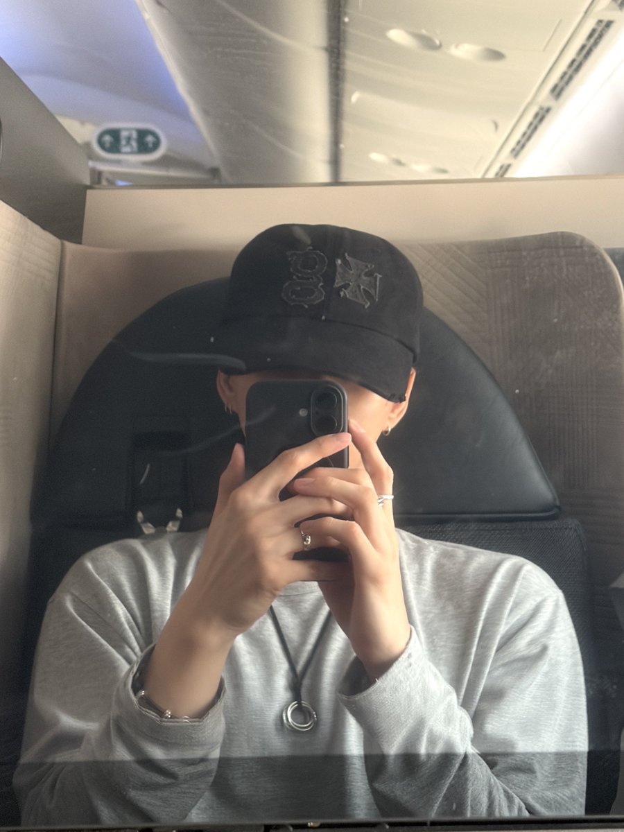 odebbl's tweet photo. 💌
260726 1:12 PM TST
260726 2:12 PM KST

📸📸📸
🦊 going to koreaa
🦊 (no face) https://t.co/NC7yyvuc34