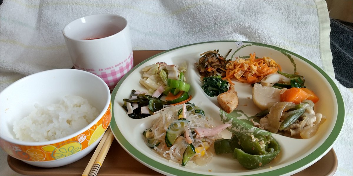 ma_kun18256's tweet photo. 実家から
今週分の常備菜が
届きました。
肺炎の後遺症で
長時間の離床が出来ないので
日曜日以外は
訪問看護とリハビリ
ヘルパーさんに
支えられて
1人暮らしをしています https://t.co/xYky9WRwnT