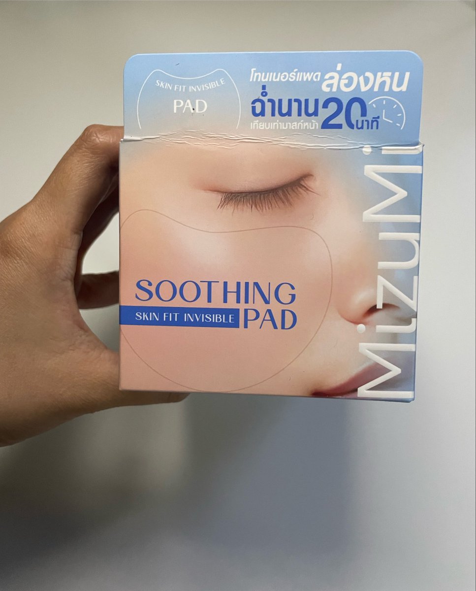 hasun03531's tweet photo. เราขอมา #ป้ายยา Tonerpad ของ Mizumi  สีฟ้า เป็นสูตรปลอบประโลมผิวค่ะ ทำให้ผิวมีความชุ่มชื้น เราผิวแพ้ง่ายใช้แล้วไม่แพ้น้า ก่อนเราจะแต่งหน้า เราจะแปะtonerpad ทิ้งไว้บริเวณบนใบหน้าสัก5-10นาทีก่อนแต่งหน้านะคะ จะทำให้หน้าเย็นลงและลงคสอ.ตัวอื่นไปจะทำให้ติดทนมากกว่าเดิมและทำให้งานผิวสวยกว่าเดิม ไม่หยือ ไม่หยาในระหว่างวันเลยค่ะ กระปุก1 มี80แผ่นน้าใช้ได้นานมากๆเลยค่ะ ราคาคุ้มค่ามากๆ😻 #tonerpad 

📌พิกัด   https://t.co/GpWNf5jmii