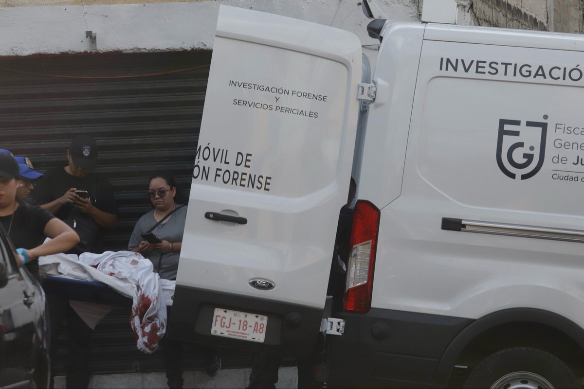 pho_Toms's tweet photo. Un hombre perdió la vida tras recibir impactos por arma de fuego en San Bartolo Ameyalco, servicios periciales realizaron el levantamiento del cuerpo. 

Foto: Tomás Martínez https://t.co/aMOOzCy6mU