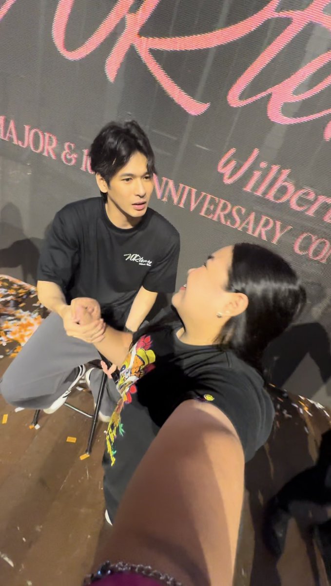 keepquietvia28's tweet photo. "hi-bye pero pwede bang hi-five"🥹🥹🥹

WRTEN BY WILBERT ROSS
#WRMultimediaWonder https://t.co/ZMXDNpBxDE