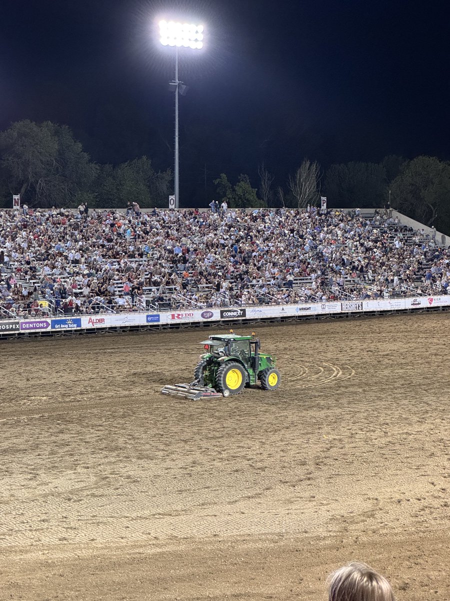nates_pancakes's tweet photo. Rodeo Zamboni https://t.co/G2heudSTUQ