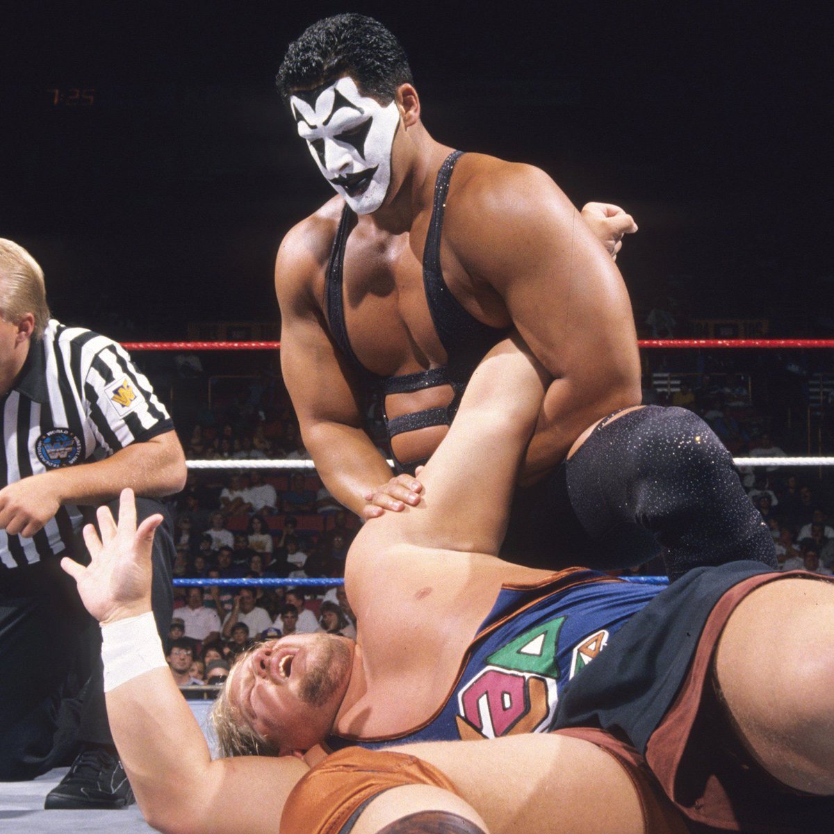WWFWrestling1's tweet photo. 📸 Photos from this day in 1995: In his fourth and final match for the Federation, Phantasio defeated Rad Radford in the opening bout of the night at the Kiel Center, St. Louis, Missouri. 🪄🃏 #WWF #WWE #LouieSpicolli #Spellbinder #HarryDelRios https://t.co/8eEJQ2d8an