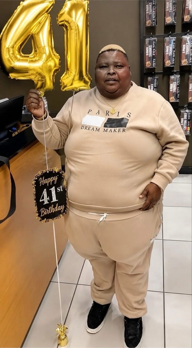 Mpumiln's tweet photo. Cela nithi hooray. Happy birthday Tseki 🎉🥳 https://t.co/Z5606tsZOJ