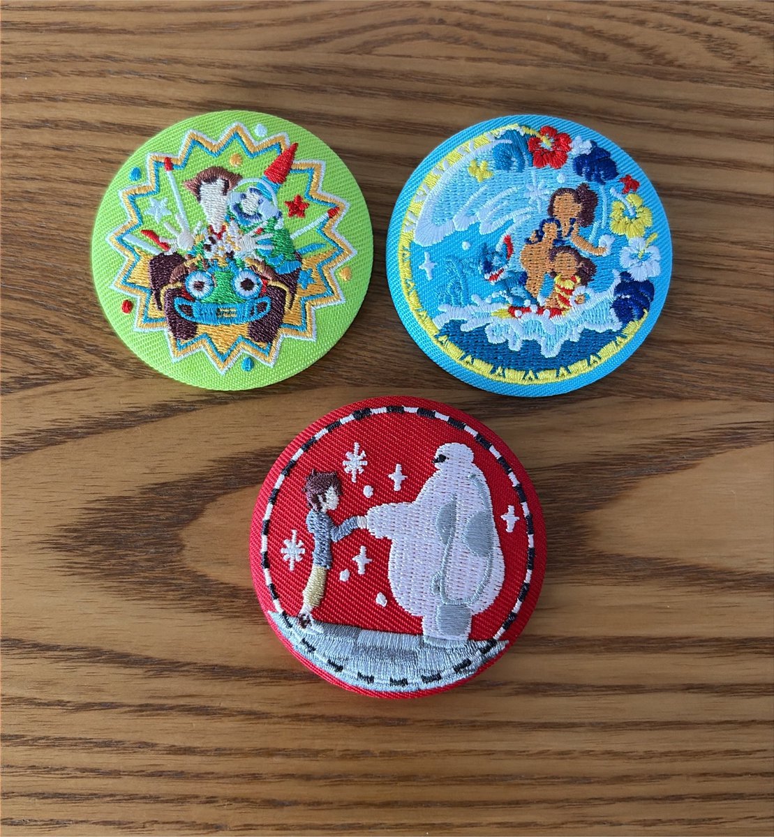 Gt09R13's tweet photo. ディズニー 刺繍缶バッジ 第2弾

郵送交換希望
譲る➞トイストーリー、リロアンドスティッチ、ベイマックス

求む➞アナと雪の女王、塔の上のラプンツェル、ピーターパン、シンデレラ https://t.co/kyq6BwQp3s