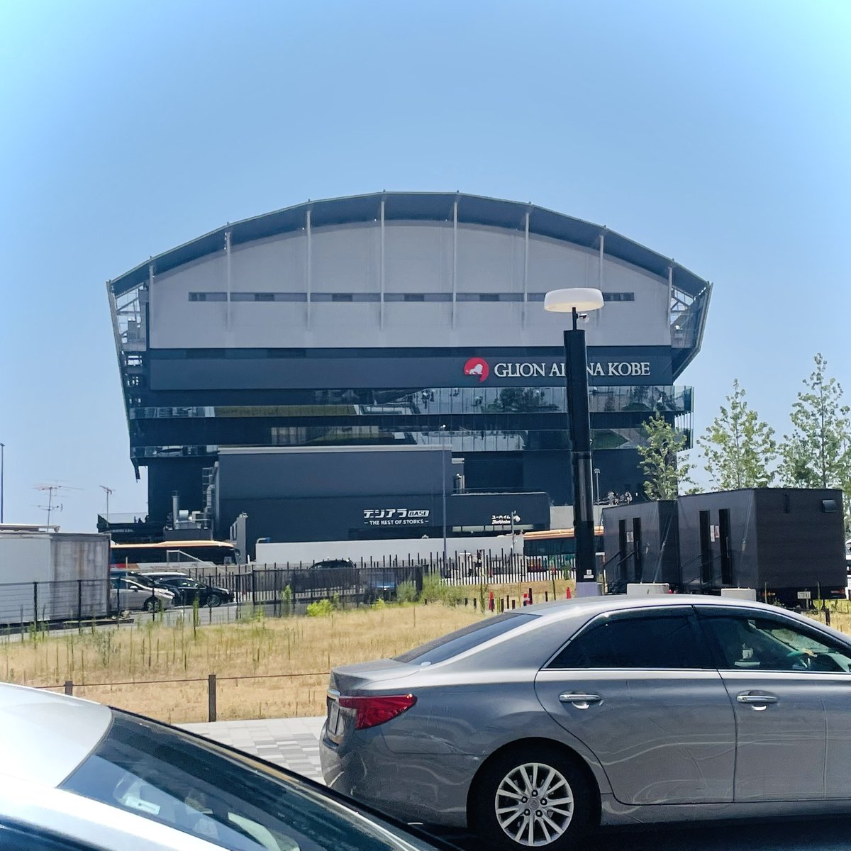 Ymos808's tweet photo. 来年のサチモツアーラストGLIONの下見に新神戸きた！というのは冗談で中学の同窓会があり久々の神戸へ🫶
友達が車で神戸観光のついでにGLION拝んできました🙏デカいぞ…！ https://t.co/Q04WNbh2ub