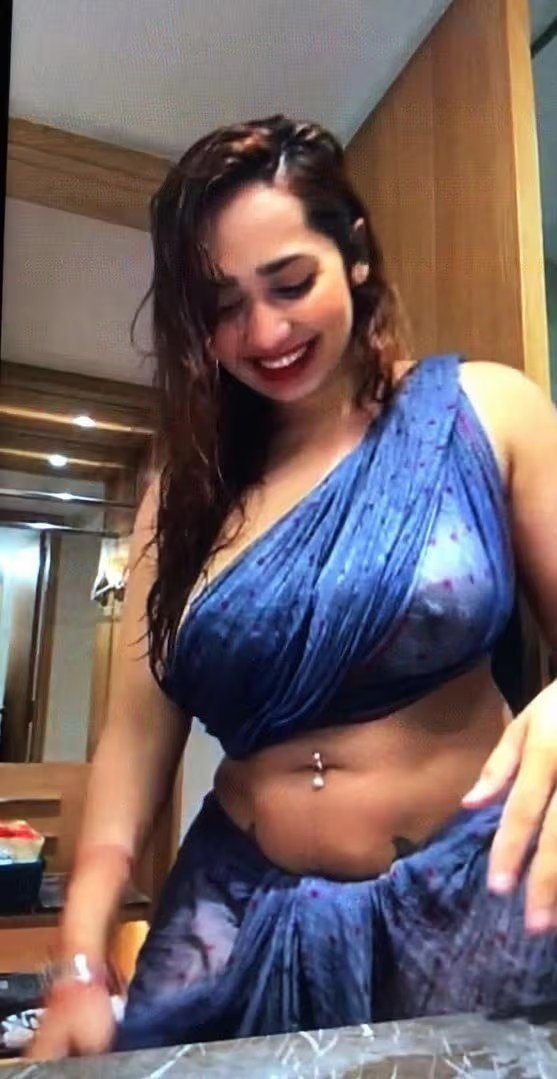 NiKI78440's tweet photo. aditi mistry  🥵🍑🤤

 boobs yrrr🤩 https://t.co/S5d7INT0Yf