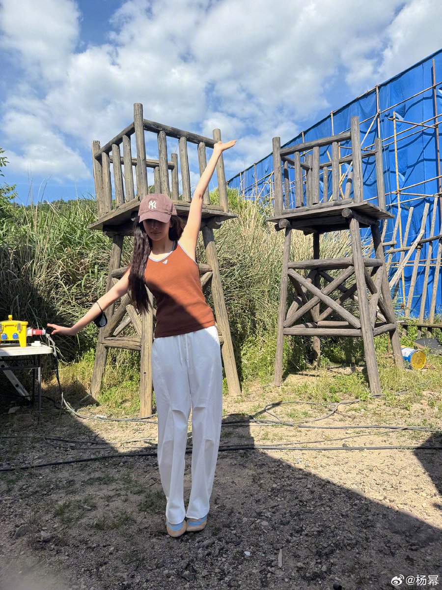 wzoqyo's tweet photo. 260723 양미 웨이보
EP75:대서 안녕~ 기우일하
#양미 #杨幂 #YangMi https://t.co/tkJ3233EeO