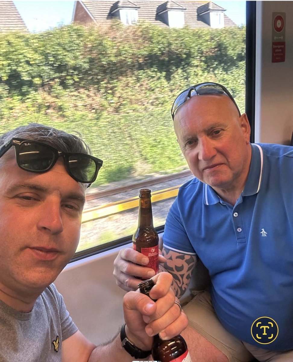 Micky_P_60's tweet photo. And just like that I'm the proud dad of a 40 year old. How the fvck did that happen? Happy Birthday Lee. My Pompey wingman. Enjoy your holiday and see you on the train to West Ham. Love ya. PUP 💙 https://t.co/8gy8KaiUNM