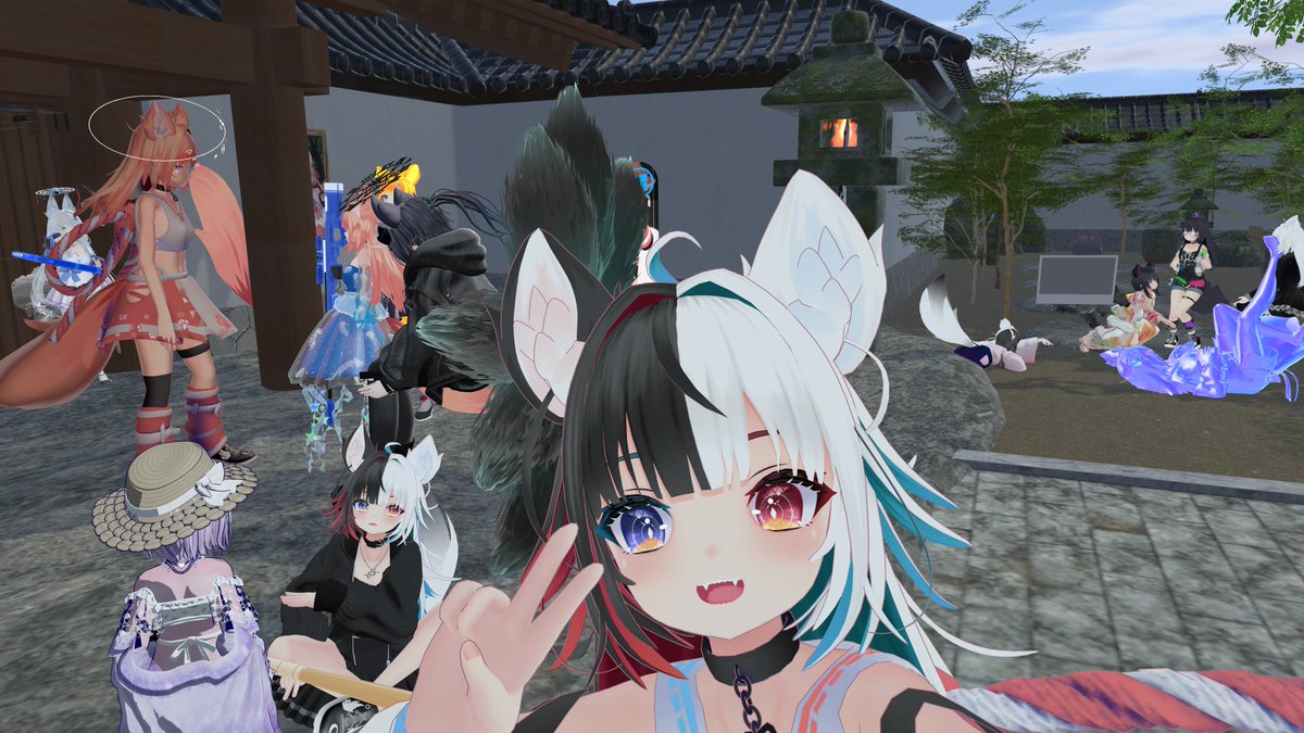 Chlorotica_VRC's tweet photo. 昨日はリオンちゃん集会でした(˶' ᵕ ' ˶)‼️

今回はいつもよりたくさんの人が来てくださって、とても賑やかでした！

アフターでは、月代さんが作成した「リオンちゃん集会 1周年記念写真展」にみんなでお邪魔して、思い出にふけったりして、すごく楽しかったです✨

#リオンちゃん集会
#リオンちゃんかわいい