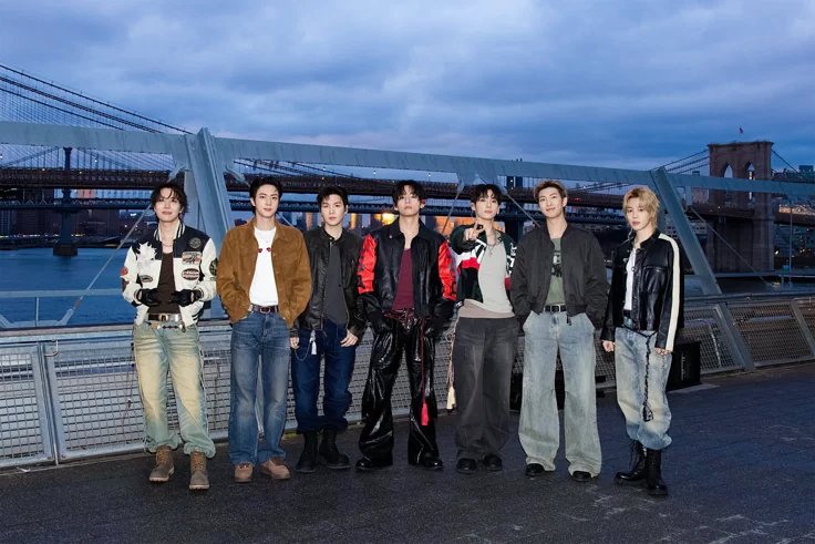 L144M_'s tweet photo. Hoy presentamos 𝑺𝑾𝑰𝑴 en el concierto de F1RP en Hungría, muchas gracias a todos! 

#BTSWorldRP #F1RP  #RPF1CONCERT https://t.co/GMlUDhbef4