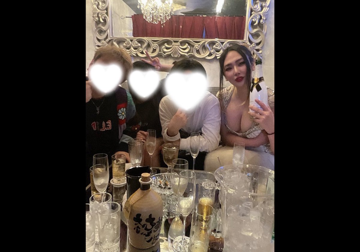mika_for's tweet photo. 真昼間から餃子🥟を包んでばっかみたい♡笑
なんか最近、引きこもり陰キャ生活も飽きたし
1ヶ月位旅行✈️がてら海外生活しよーかなとふと思う。
↑絶対しないけど、、、笑
わんこ🐶も亡くなって自由な時間増えたし
念願のリゾキャバ、泊まり込み海の家もしてみたい♡
まずわお店に久々に顔でも出すか〜 https://t.co/LSwCuPkBdH