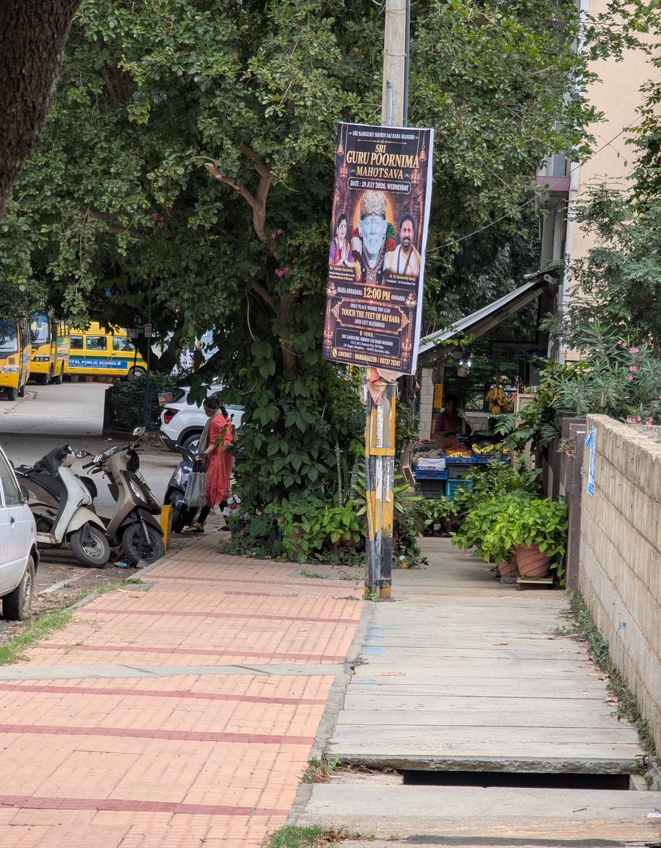 sunilband's tweet photo. Rampant abuse of public spaces for commercial/political/other interests makes them unsafe &amp; shabby. Needs a permanent crackdown! E.g.: @just_snabbit (@Aa_Agarwl) hoardings on JP Nagar footpaths. @GBA_office @krishnabgowda Pls make strict, continuous enforcement a standard routine https://t.co/TbXzgq3lwg