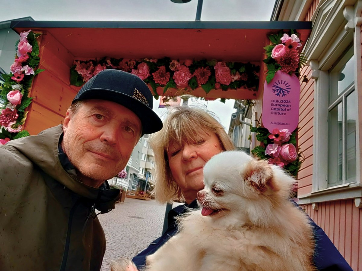 KauppiEsa's tweet photo. Vaan yössä kaupungin kulkevan
Näet taakkojen kantajan
Kuka on hän, sen kyllä tietää saat
Jos matkan kanssaan jaat @Oulu2026offici #QStock https://t.co/P6SkeX52Oo