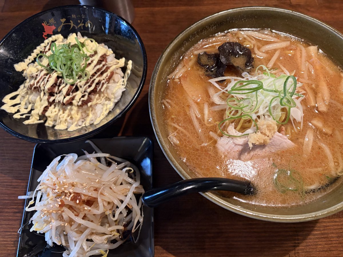 jb23maru's tweet photo. 札幌みその
中華soba -青-
今週のラーメン
久々にラーメン食べた気がする
やっぱり醤油が好き https://t.co/SXMOtYj7Av