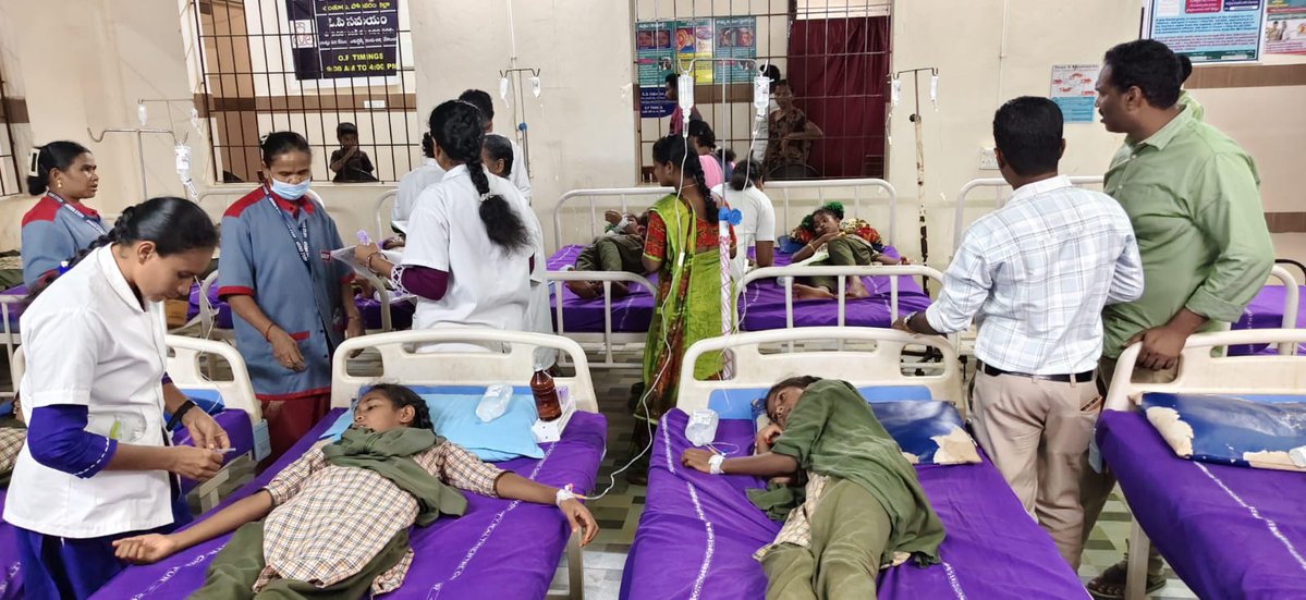 YSRCParty's tweet photo. పోలవరం జిల్లాలోని సోములగూడెం ఆశ్రమ పాఠశాలలో విద్యార్థులకు ఫుడ్ పాయిజన్!

అస్వస్థత బారిన పడిన11 మంది విద్యార్థినులు. దాంతో చింతూరు ఏరియా ఆసుపత్రికి తరలింపు 

ప్రస్తుతం చికిత్స పొందుతున్న బాధిత విద్యార్థినులు 

ఇంకెంత కాలం ఇలా విద్యార్థుల ఆరోగ్యాలతో చెలగాటం @ncbn, @naralokesh, @Anitha_TDP ?

#SadistChandraBabu
#LooterLokesh
