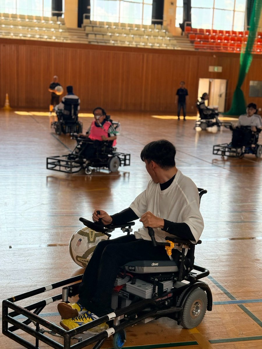 FC93987067's tweet photo. 🟨練習の様子🟦
7月25日(土)合同練習日⚽
チャンピオンシップを想定した広さのコートで有意義な練習を行うことができました✨
体育館内は蒸し暑く厳しい環境の中でしたが、熱中症対策をしっかり行い乗り切りました…！

📅次回のチーム練習日は、
8月8日(土)13時～（下諏訪体育館アリーナ） https://t.co/uffLYcbKlh